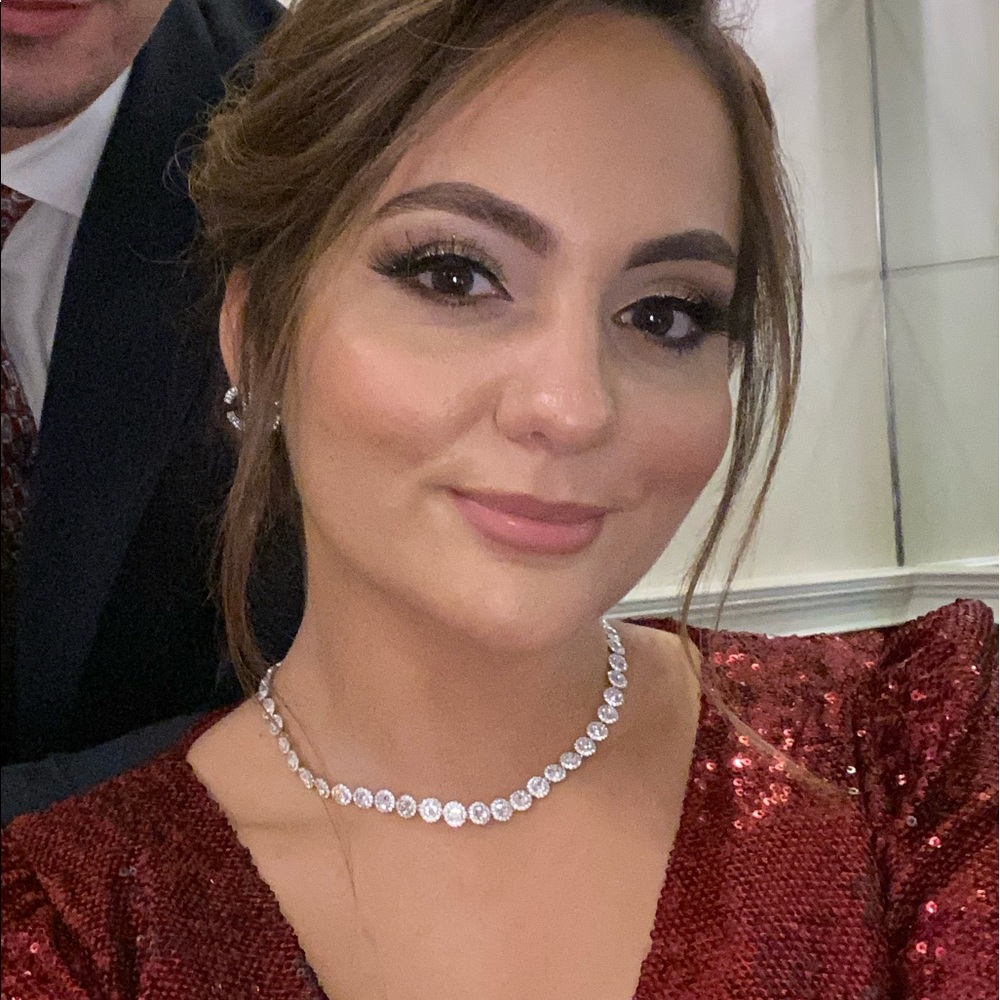 Meet your Posher, Anxhela